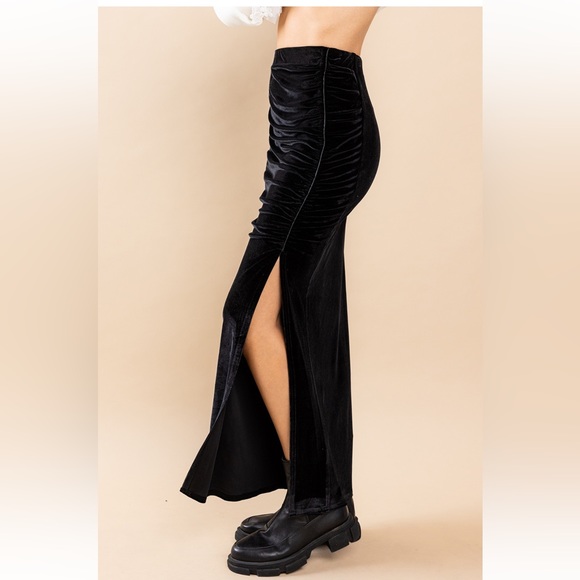 Velvet Shirring Detail Skirt - Picture 4 of 5